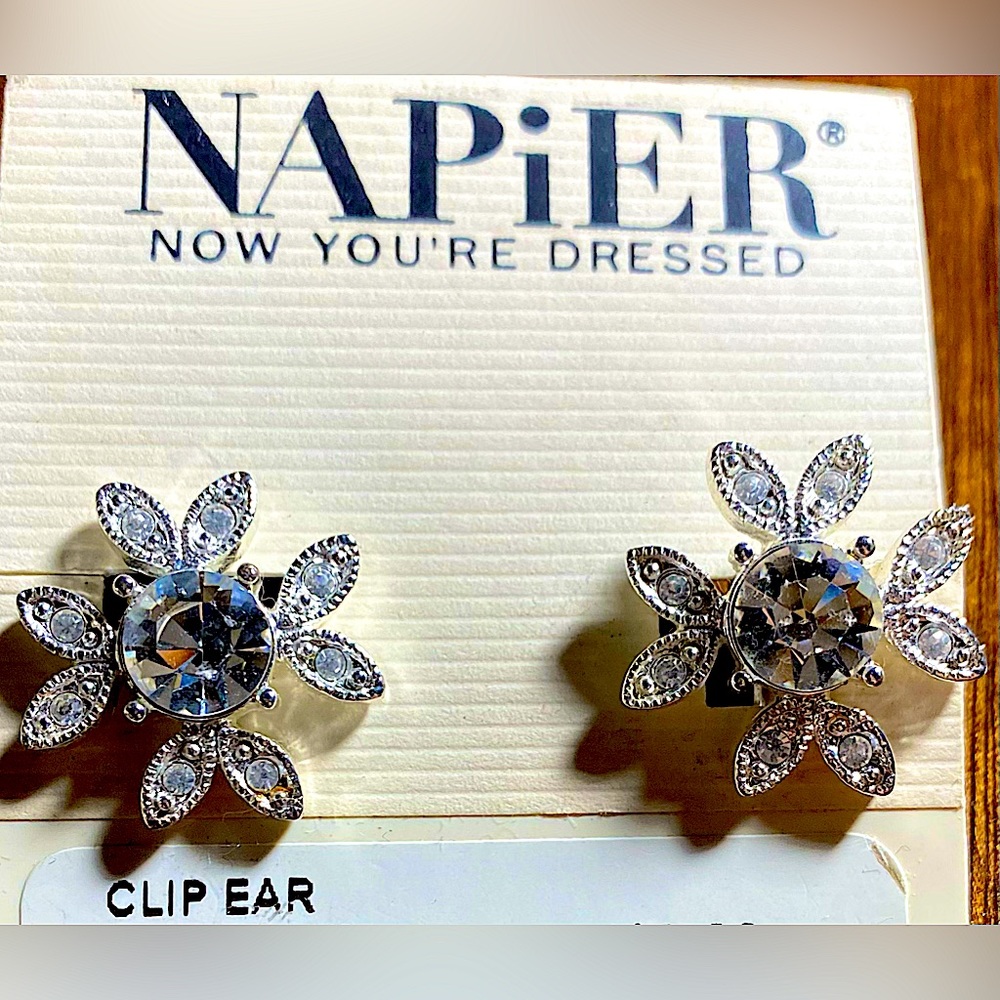 COPY - VINTAGE Napier screw-on Earnings.Excellent condition.